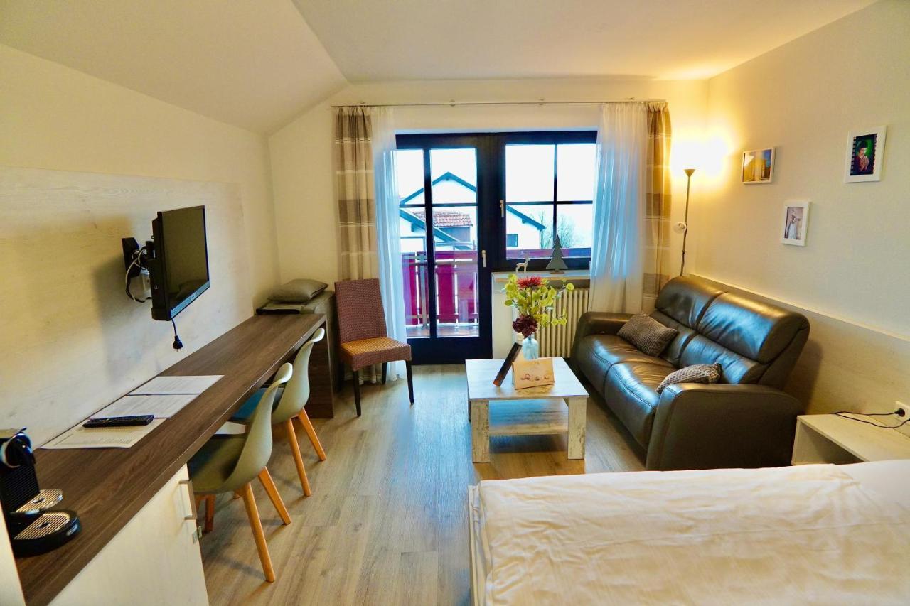 Hallelujah - Wunderschoenes Und Gepflegtes Apartment Mit Bademantelgang Zur Therme Bad Griesbach im Rottal Extérieur photo